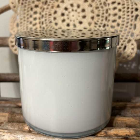 NEW GOOSE CREEK SNOW DAY FARMHOUSE 3 WICK SCENTED CANDLE - Picture 5 of 9